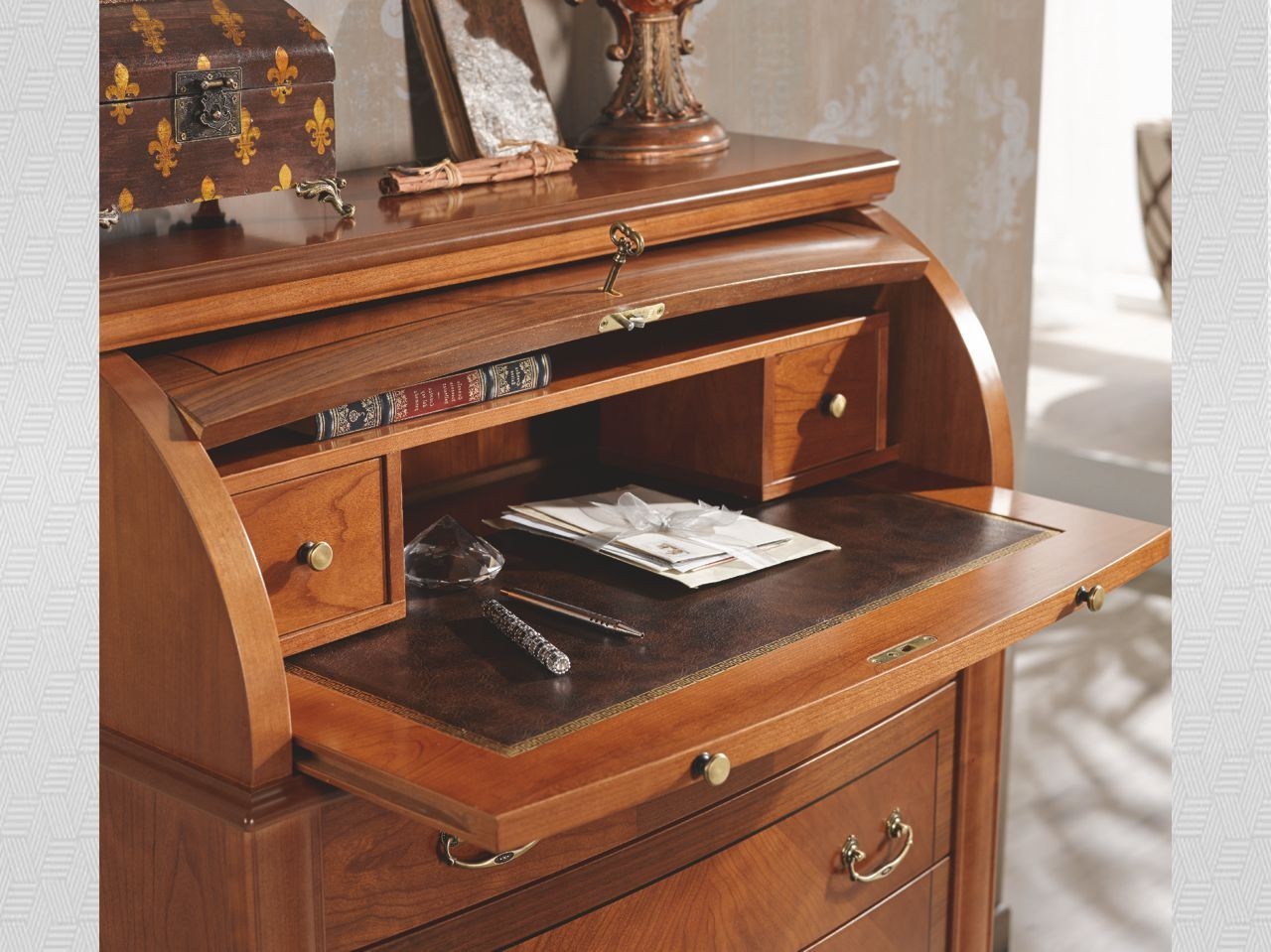 buro. escritorio hecho a mano de madera. decoración 